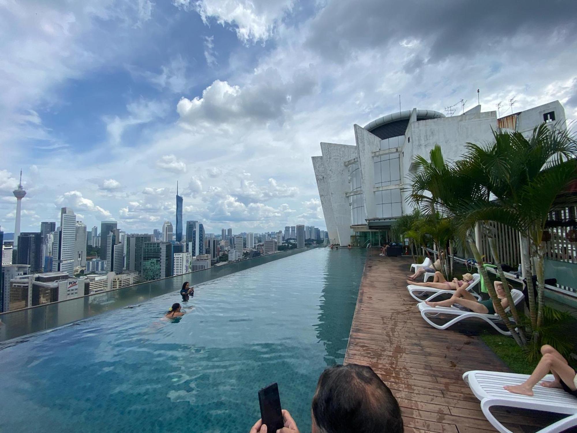 Skypool Kl Free Infinity Pool Over Kuala Lumpur Exterior photo